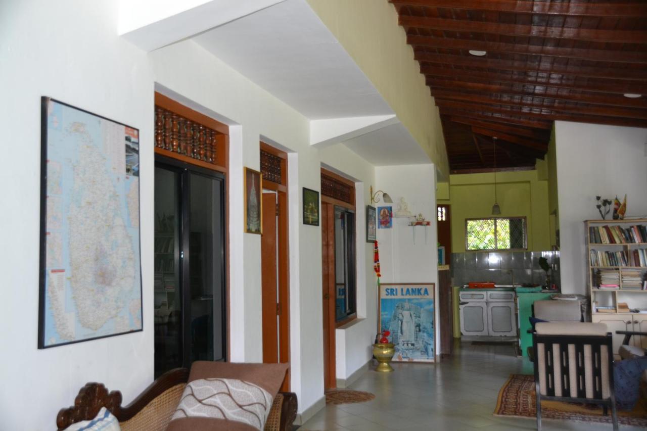 Green Woods Guest Kandy Exterior foto